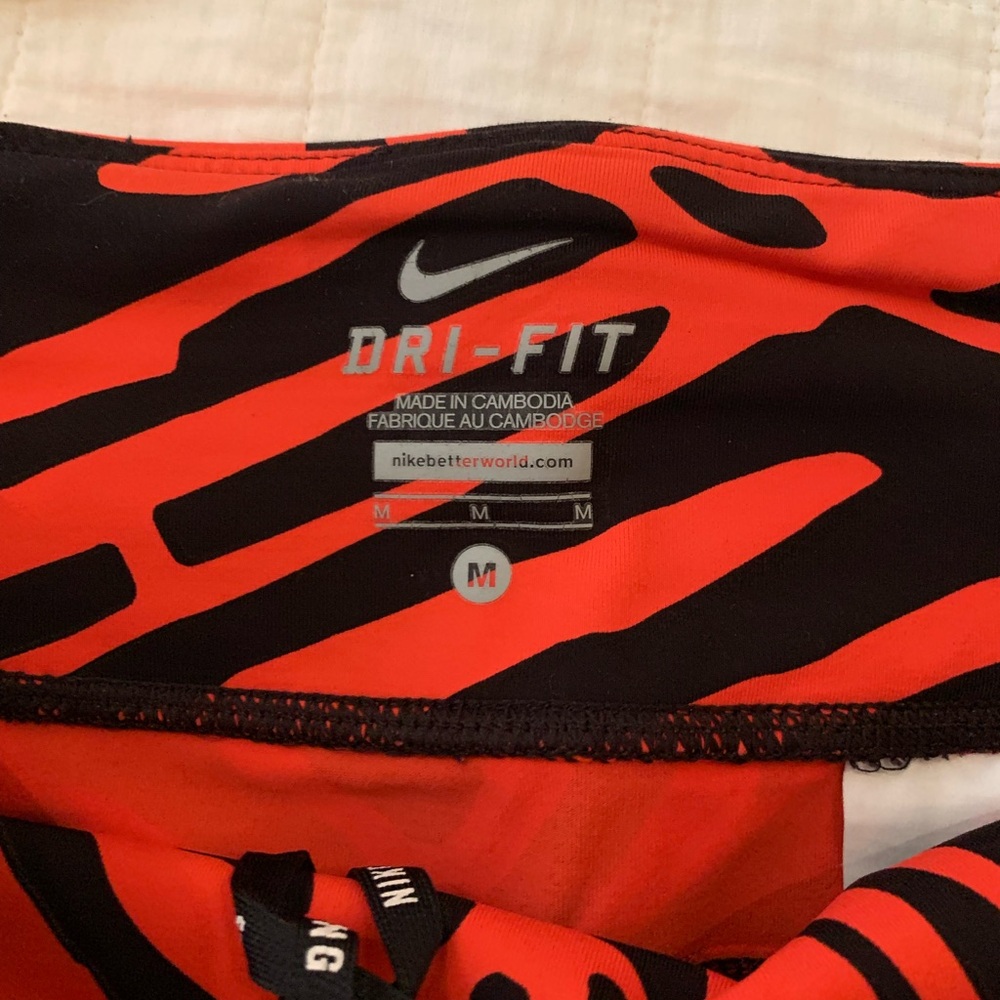 🔥SALE🔥NIKE❤️EPIC LUXE PALM PRINT CAPRI LEGGINGS🔥NWOT! EXCELLENT CONDITION! - Picture 4 of 8